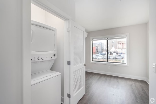 Building Photo - 319 W Franklin St