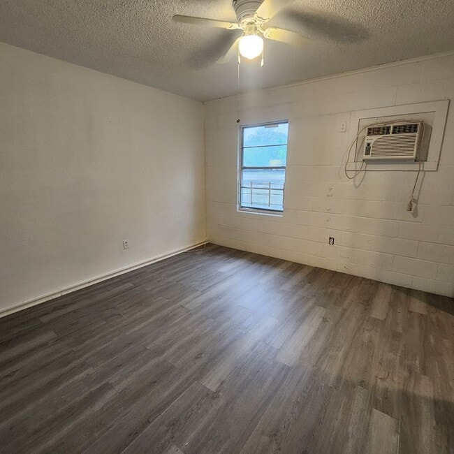 Building Photo - 610 Ruiz, 2