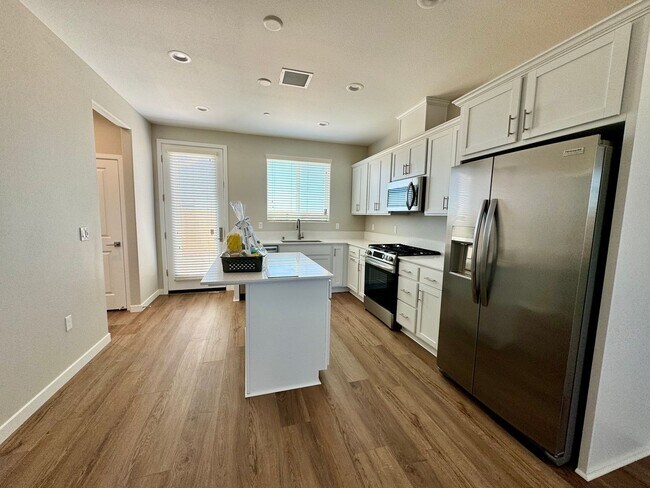 Foto del edificio - Brand New 3 Bedroom 2.5 Bathroom Home Comi...