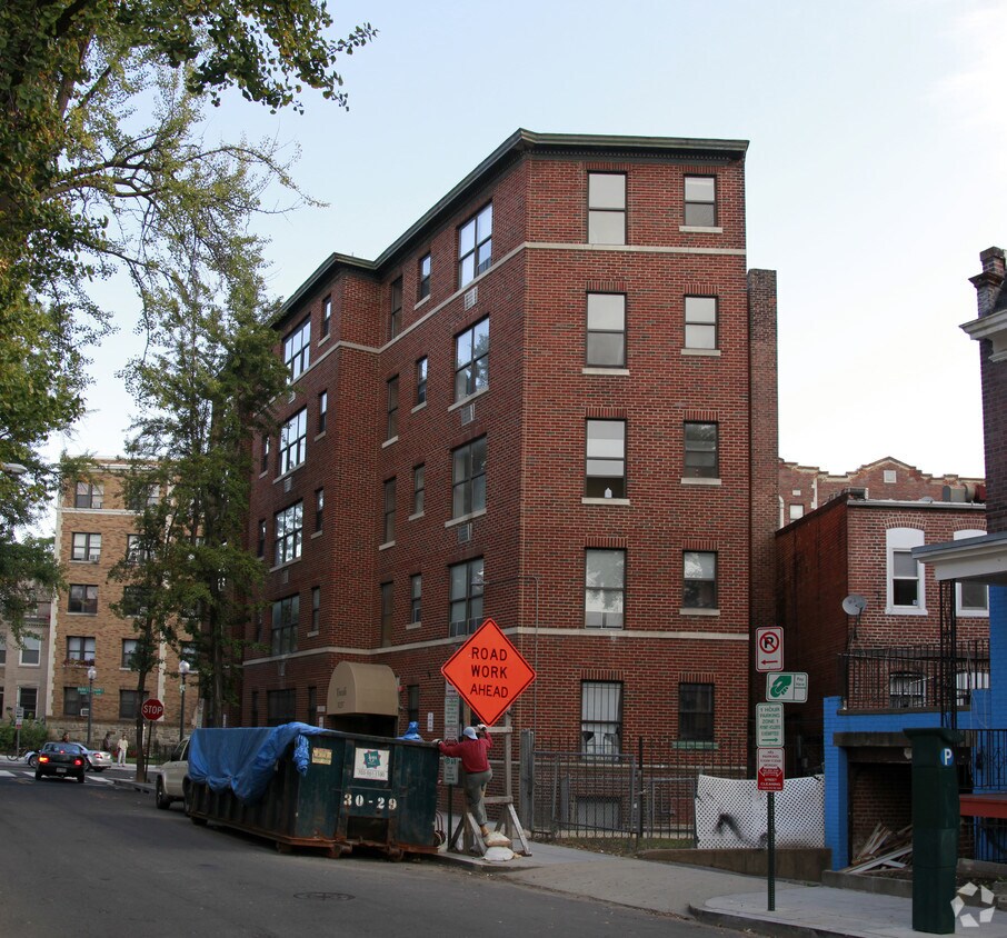Exterior - Hiatt Place