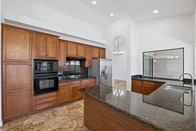 Foto del edificio - SPARKLING PRIVATE POOL, BEAUTIFUL HOME, UNBEATABLE LOCATION!
