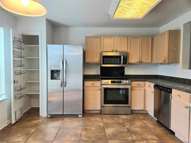 Building Photo - 161 Beech Dr