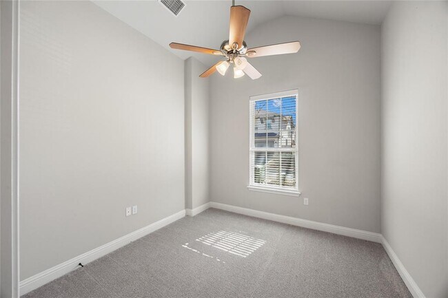 Foto del edificio - 7102 Cut Plains Trail