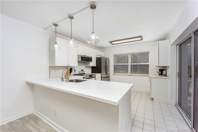 Building Photo - 2512 SW Danbury Ln