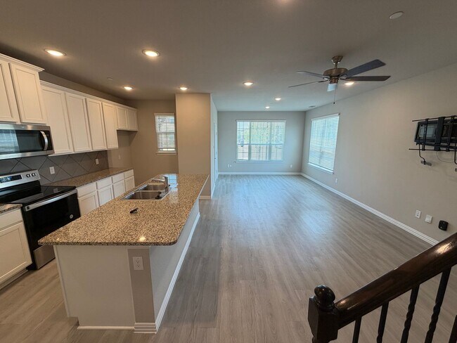 Building Photo - 2940 Bluets Dr