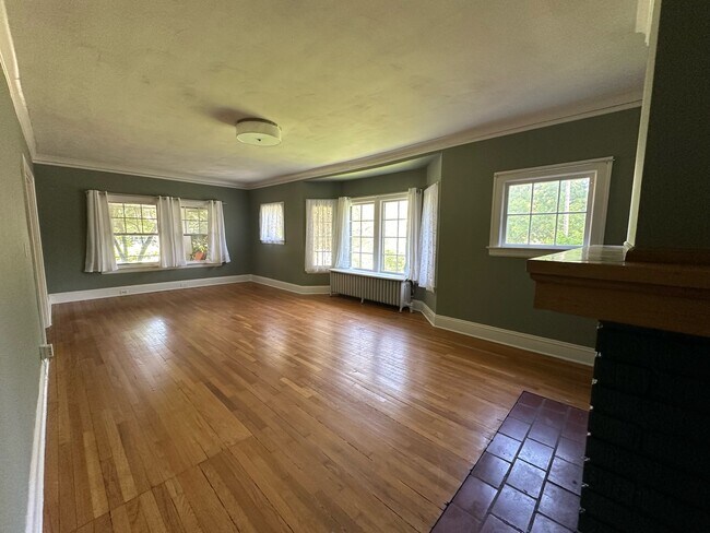 Foto del edificio - 2433 Woodmere Dr