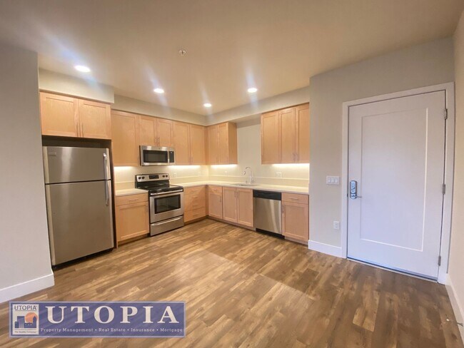 Foto del edificio - Beautiful 2 Bedroom, 1 Bathroom with a desirable balcony located in the heart of Seabright and cl...