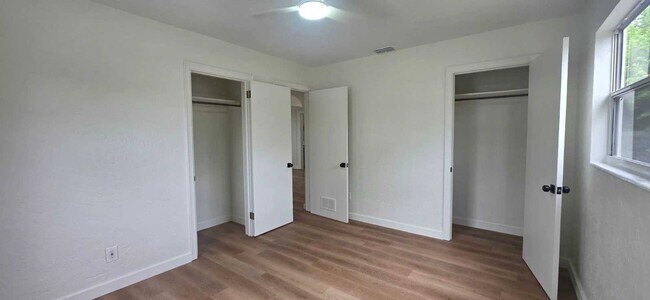 Building Photo - Beautifully Renovated 2BR + Bonus Room Home in Central Oak Park – Prime St. Petersburg Location