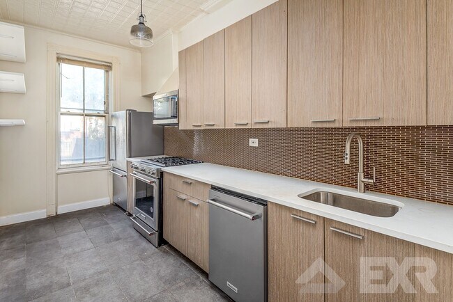 Foto del edificio - 59-29 Linden St