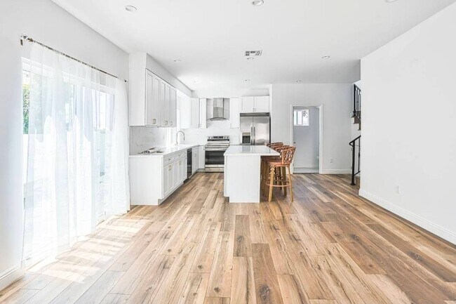 Building Photo - 3820 Orangedale Ave