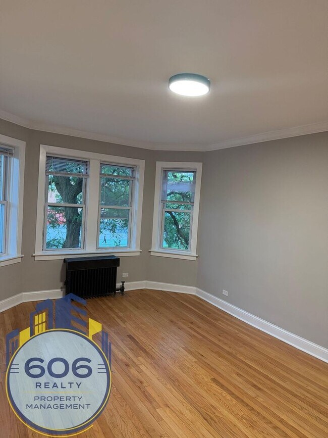 Foto del edificio - 4956 N Harding Ave
