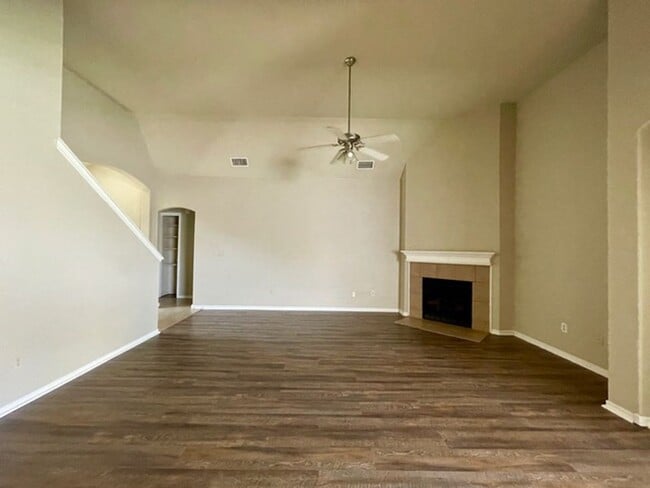 Building Photo - Beautiful 3 Bedroom Home in Broken Arrow – Available January!