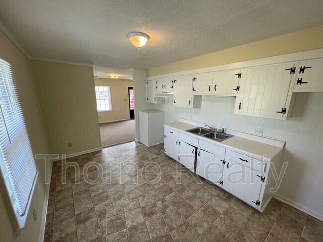 Building Photo - 542 Magnolia Dr