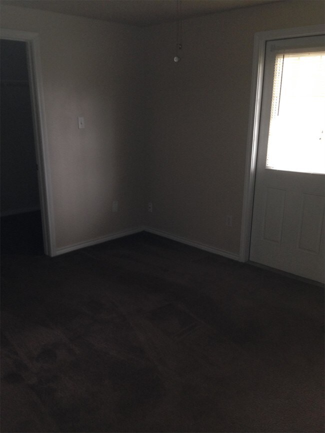 Building Photo - 2320 Granger Dr