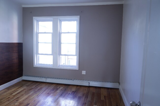 Building Photo - 3126 Jerome Ave