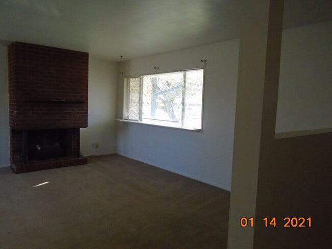Building Photo - 133 NE Columbia Ave