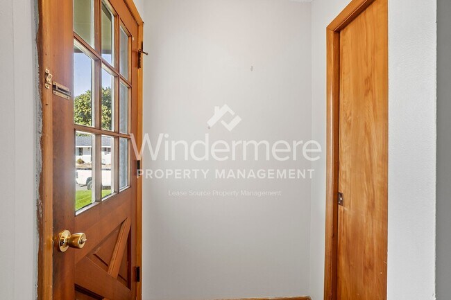 Foto del edificio - Lovely 3 bedroom 2 bath single family home...