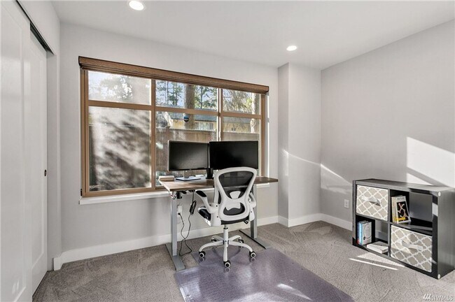 Foto del edificio - Stunning modern townhome 3 bedroom 3 bath ...