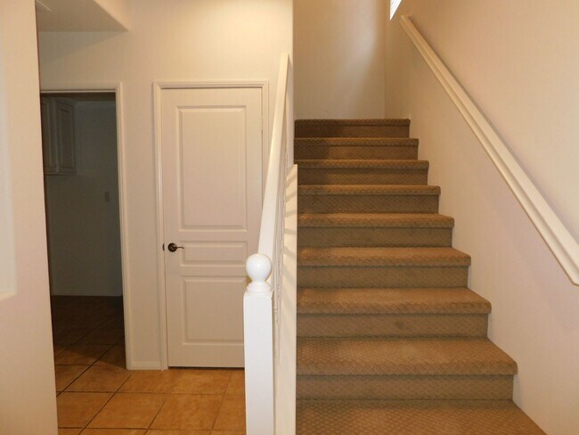 Foto del edificio - Exceptional 3 bed, 3.5 bath home in Irvine.