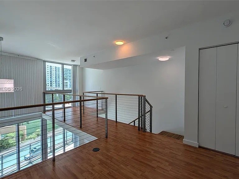 Foto del edificio - 350 S Miami Ave