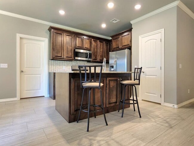 Building Photo - 2308 Paraiso Way