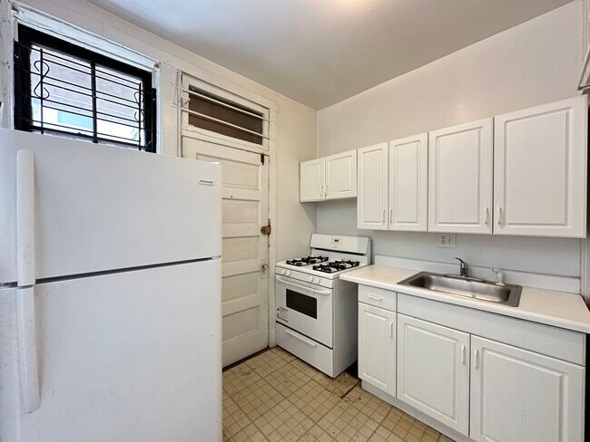 Foto del edificio - 4402 N Winchester Ave
