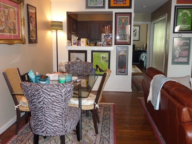 Dining area with kitchen 'window' - 305 Pine St
