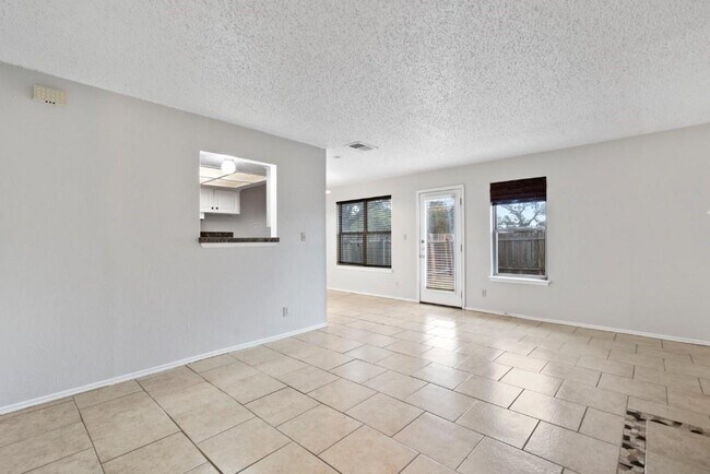 Foto del edificio - 8807 Springmail Cir