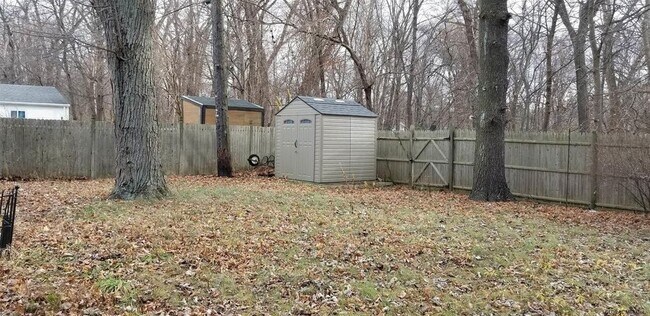 Building Photo - 13 Parkwood Dr
