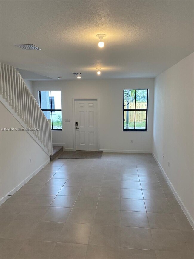 Foto del edificio - 2831 SW 16th Terrace