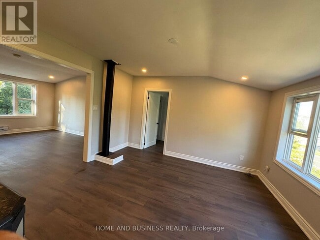 Building Photo - 38 River Dr