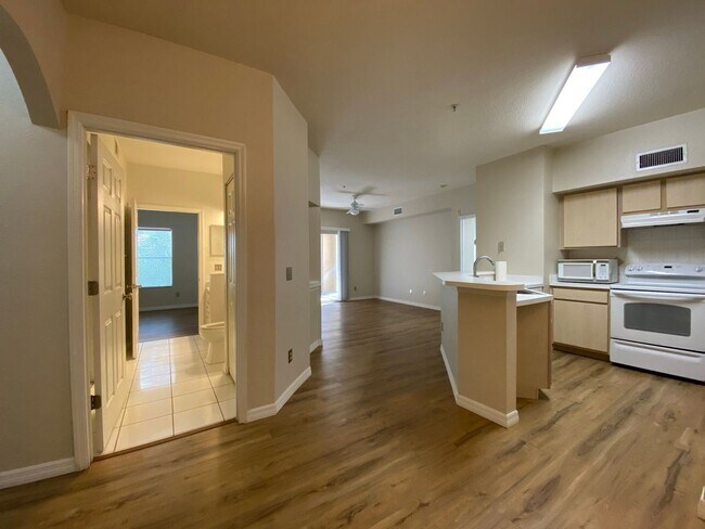 Building Photo - 2 br, 2 bath House - 831 Camargo Way #306