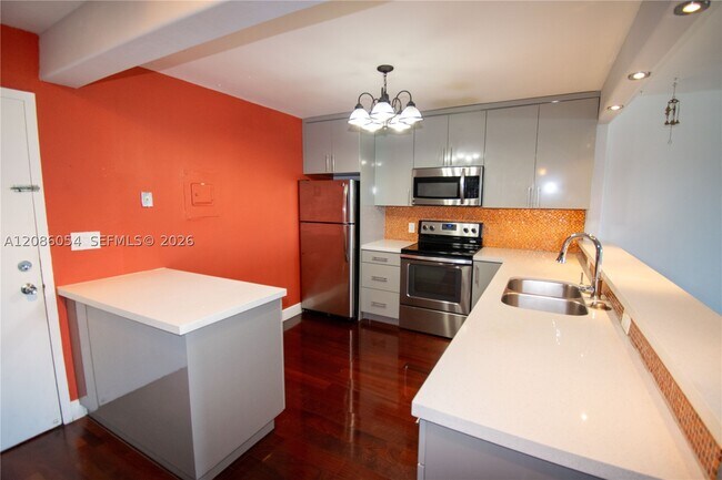 Building Photo - 110 S Shore Dr