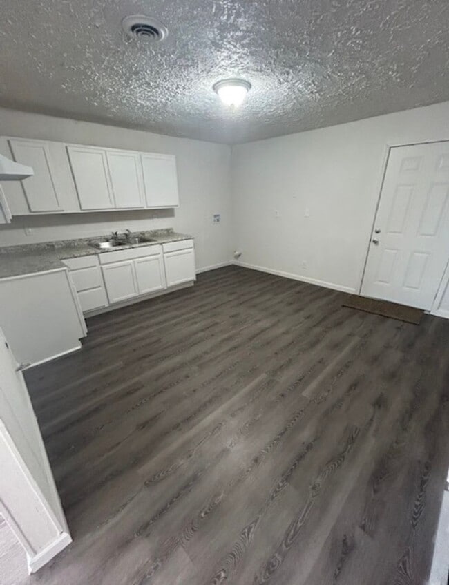 Foto del edificio - Cute 4 bed/1bath