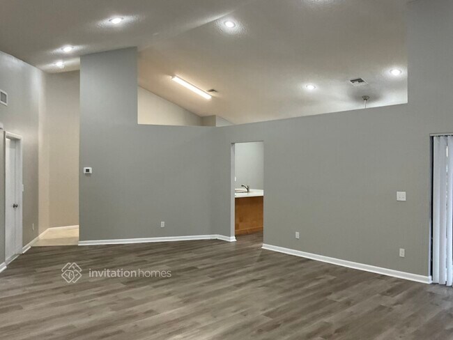 Building Photo - 5514 SW 89th Ave