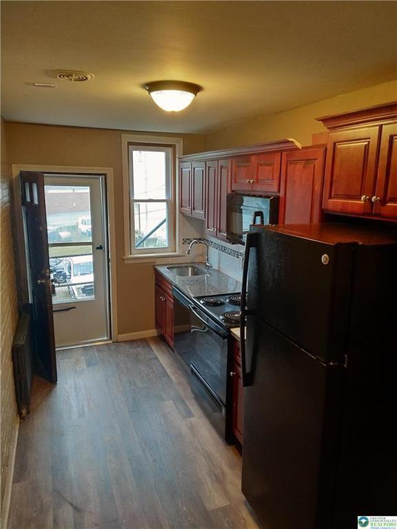 Foto del edificio - 228 W 3rd St