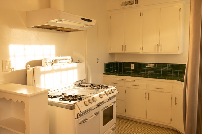 Foto del edificio - 1745 Mariposa Ave