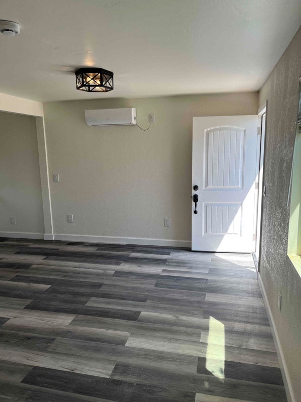 Building Photo - 612 Civic Center Dr