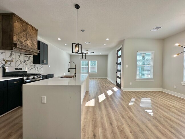 Foto del edificio - 2444 Carmel St