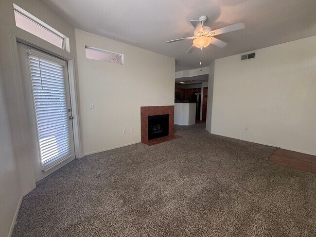 Foto del edificio - 3830 E Lakewood Pkwy E