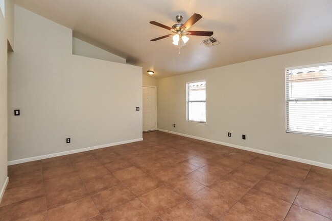 Building Photo - 10940 E Diamond Ave