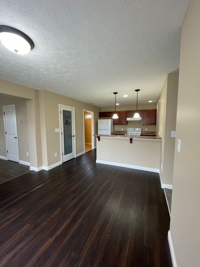 Building Photo - Home Sweet HOME!