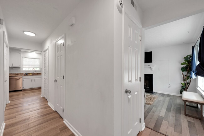 Foto del edificio - 633 Dorene Pl