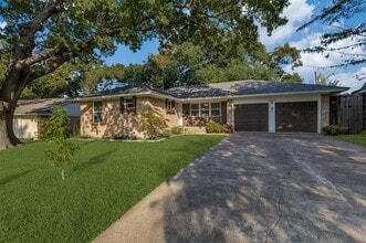 Building Photo - 10523 Lake Gardens Dr