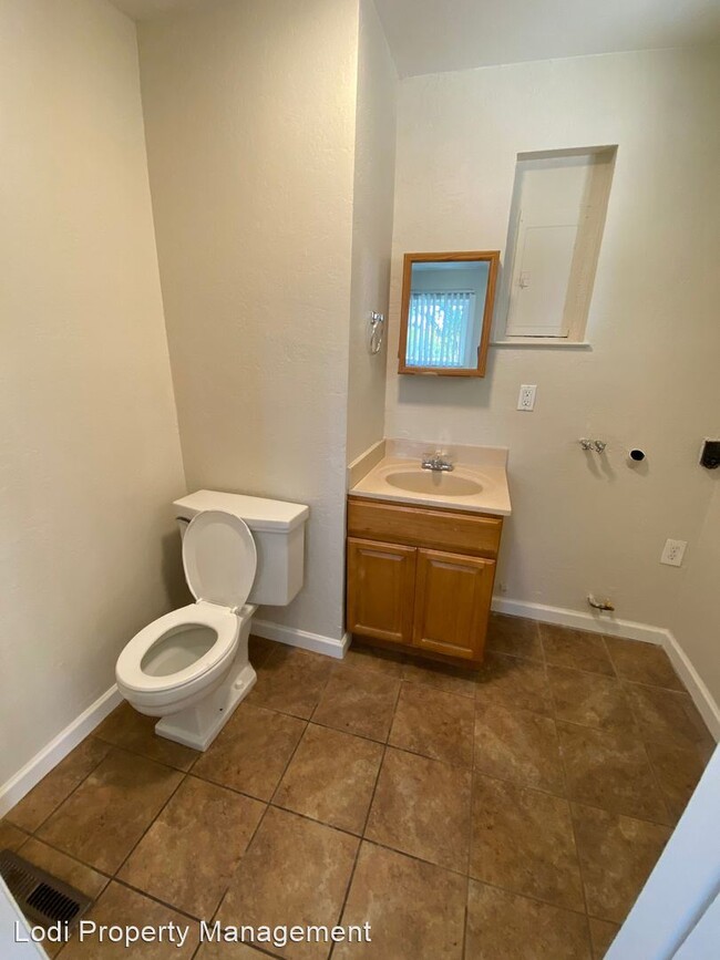 Building Photo - 3 br, 1.5 bath House - 20090 N KENNEFICK ROAD