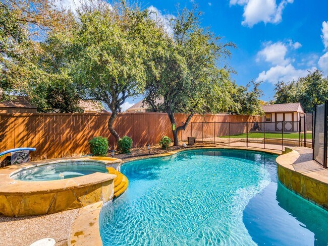 Foto del edificio - Incredible 4-bedroom, 3-bath Home with sparkling Pool on a gorgeous lot in highly sought-after Al...