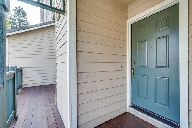 Building Photo - Amazing Floor Plan Multi Level Townhome in North San Jose @ California Northpointe