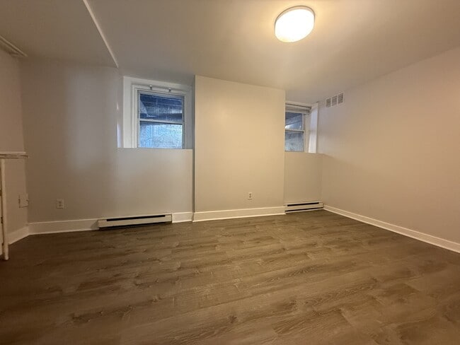 Building Photo - 33 Elm St