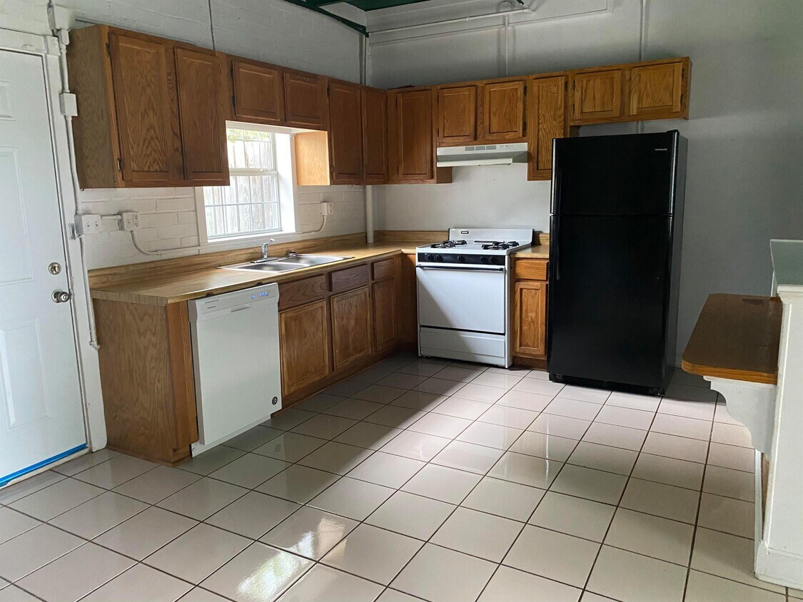 428 W Locust St Unit 7, Cabot, AR 72023 Room for Rent in Cabot, AR