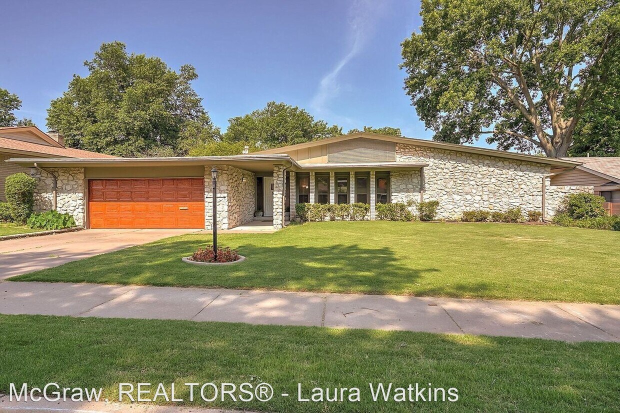 3 Br 2 5 Bath House 5516 S 67th E Ave House For Rent In Tulsa Ok Apartments Com